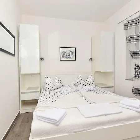 Bernarda Apartment Makarska