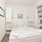 Bernarda Daire Makarska